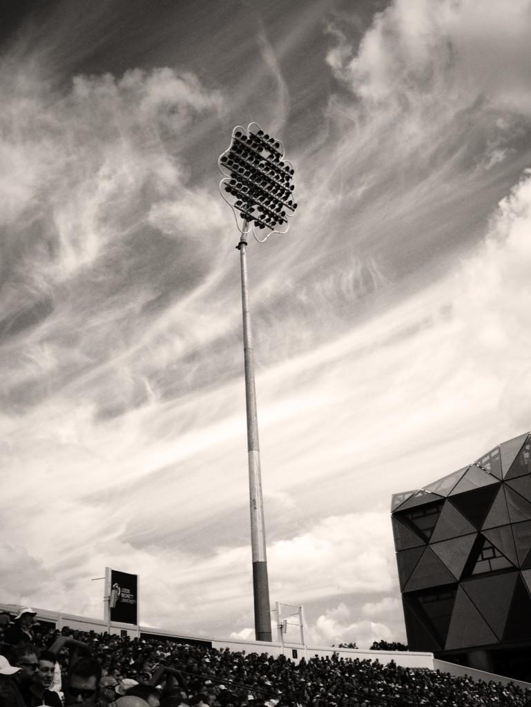 DonRafterioni's tweet photo. The majestic headingley floodlights earlier today #ENGvNZ #YCCC #headingley #fancylighting http://t.co/727FCcQS0A