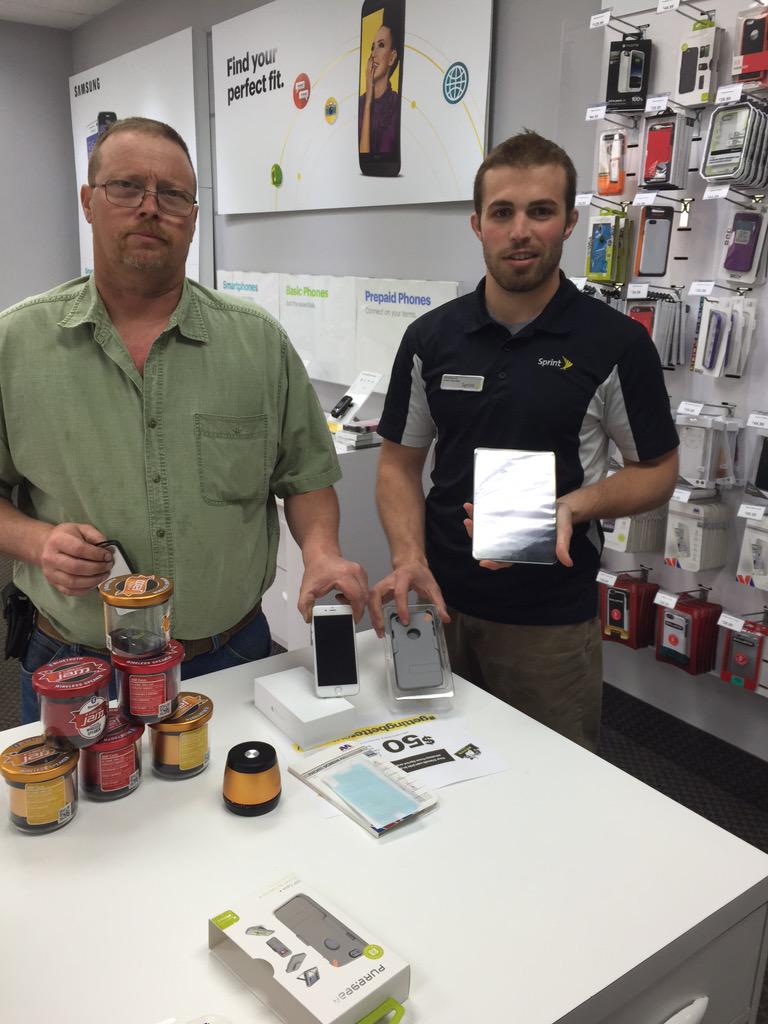 fss1210's tweet photo. Another up and an iPad @bkraft07 @Sprintinfo @SprintNERegion http://t.co/7FqKazsicX