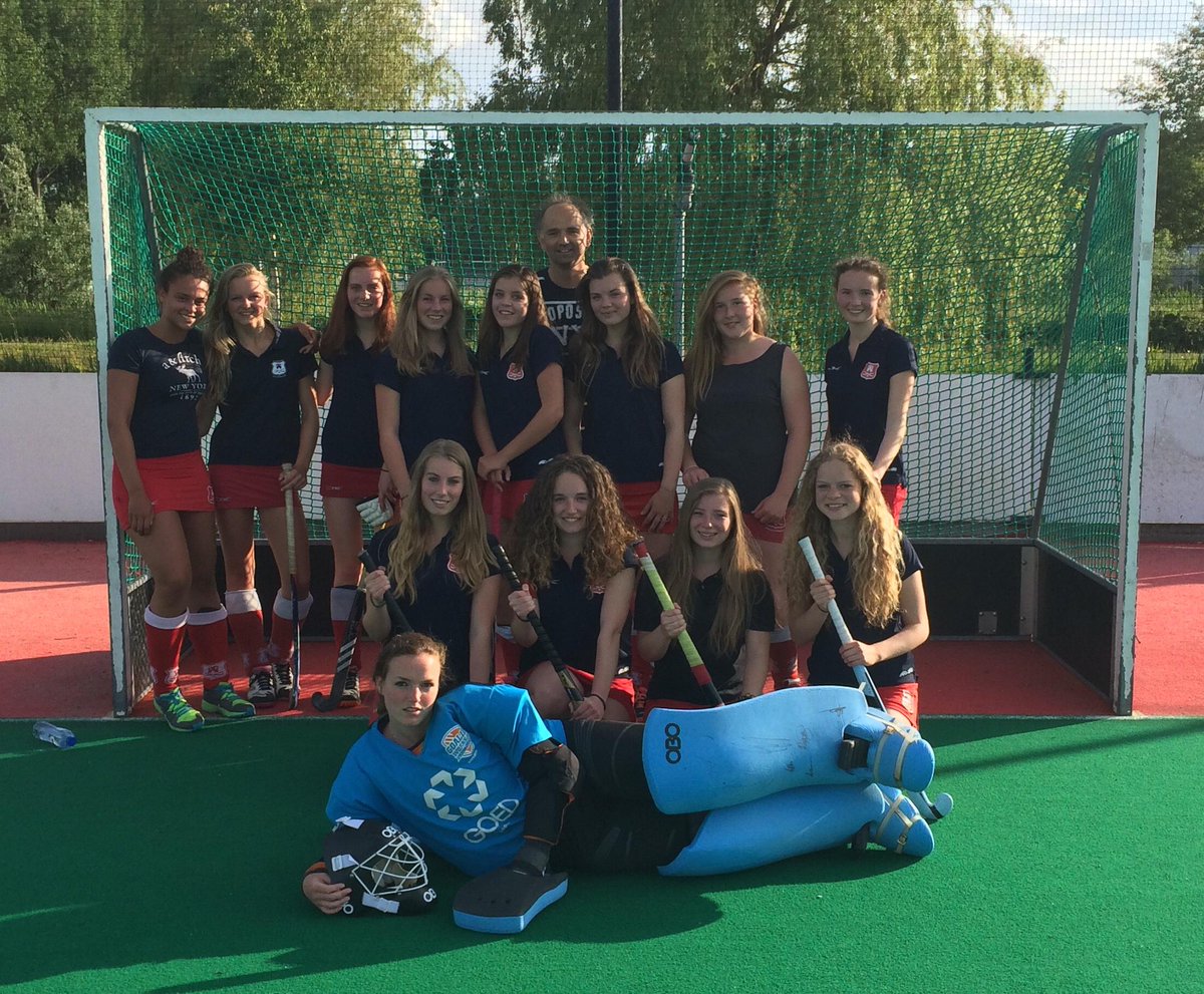 MarcelvanBijnen's tweet photo. Laatste wedstrijd gespeeld #MA1Souburgh. Na 7 mooie jaren stopt Roos #hockeyen en ik #coachen. Hebben r van genoten! http://t.co/Vz6v6kF6oe