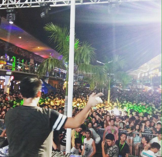 ANVaders_GenSan's tweet photo. spotted! Lenarr and Arjay!! @LenarrSanchez @arjayfedillaga #HYPERCEBU http://t.co/hbziSKRIcY