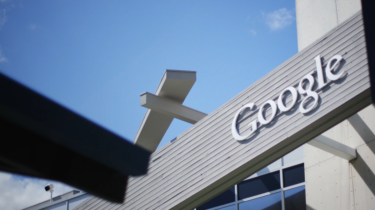 verge's tweet photo. Google will hold a summit on ubiquitous computing with developers this fall http://t.co/6RWdv7ETMy http://t.co/WSTHMV9aUr
