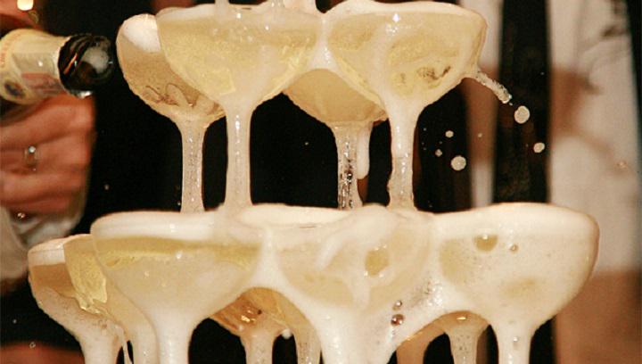 Glass of Bubbly® tweet media