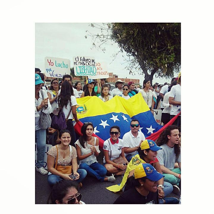 DaniC901's tweet photo. Por Nuestra VENEZUELA ♡Por Nuestro FUTURO♡#sosvzla #libertad #justicia #VENEZUELA#estudiantes #30myovoy  #margarita http://t.co/RJWOJ42lIG