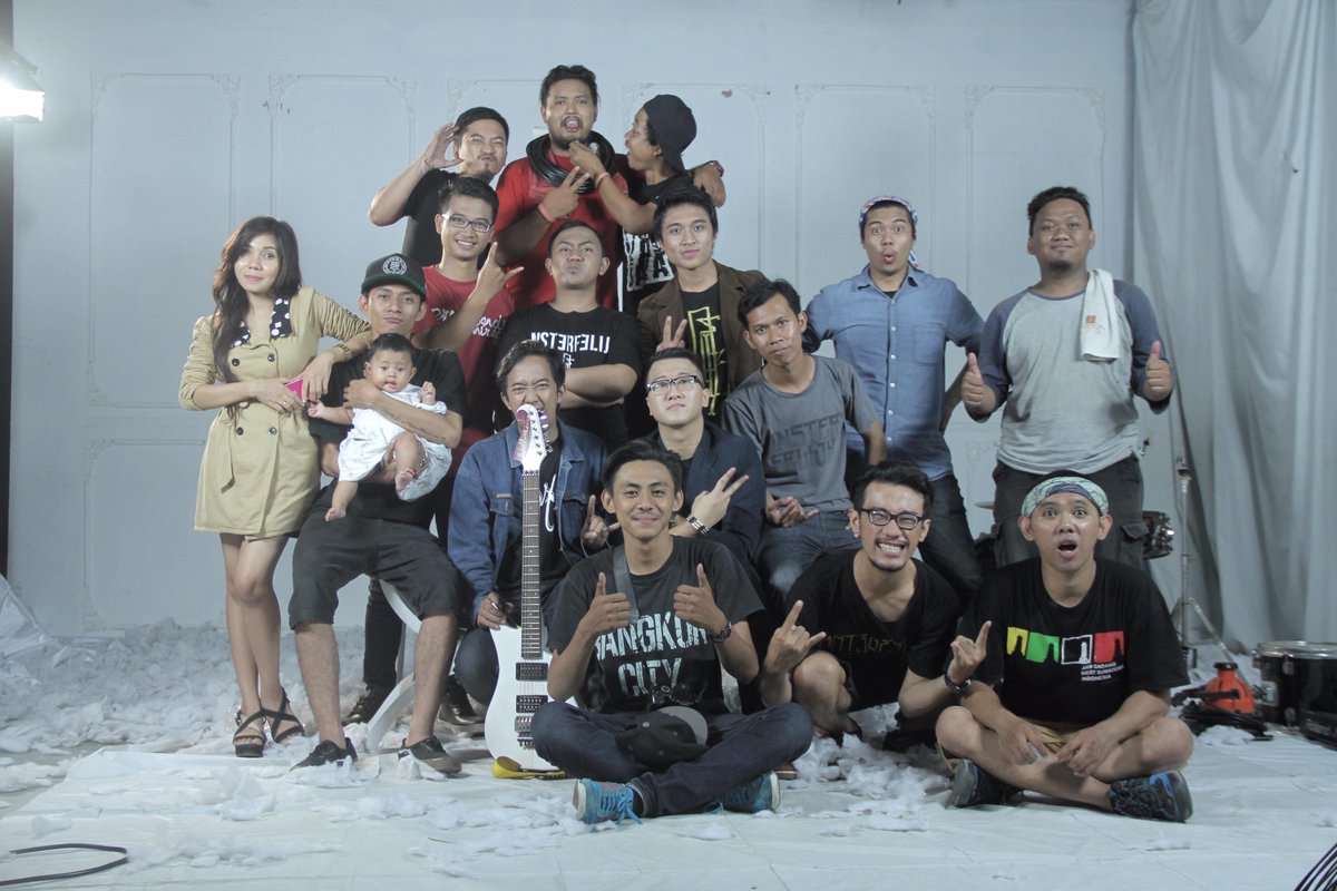 project clip video @aaronmusik w/ <a href="/onster_felijk/">ONSTERFELIJK</a> <a href="/pwostudios/">PWO STUDIOS</a> <a href="/directorofpwo/">PravanaWidhoOktendho</a> .
#obsesiindie1