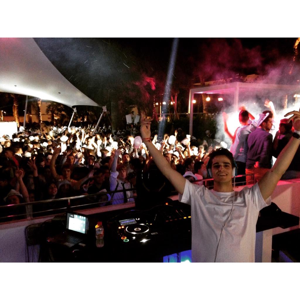 BrianvanAndel's tweet photo. Increíble la noche ayer!!

Muchas gracias a toda la gente de @ParadiseFest_ y a toda mi gente de Canet! ❤️ http://t.co/l2OZj7ZPhb