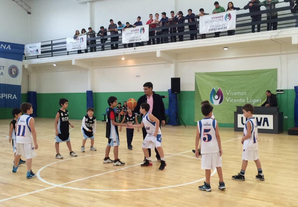 jorgemacri's tweet photo. Felices de inaugurar una nueva cancha de basquet en el poli de Villa Adelina! http://t.co/mK0zgXD5Ja