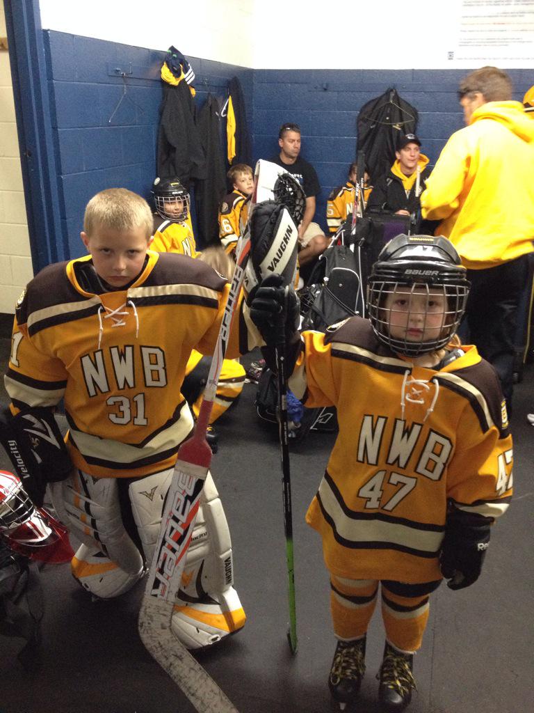 DavFamous's tweet photo. @NewWesternBruin 07 ready to do battle at #8rinks! http://t.co/kqylGkQ6D7