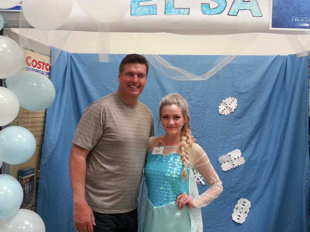 At Costco with Elsa from Frozen.   #scottmitchell #frozen #aliveagain #bethebutterfly #biggestloser #nfl