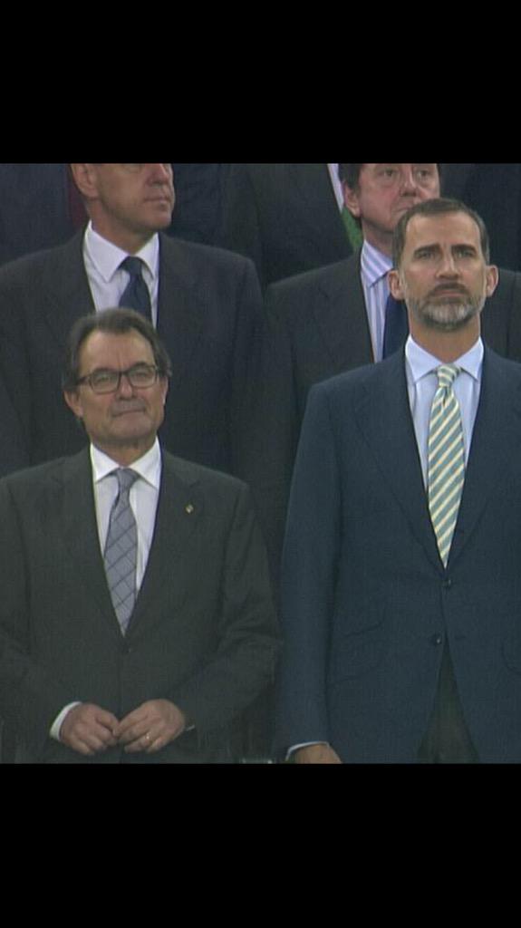 RBanber's tweet photo. “@enriccambray: ALERTA la cara de Mas durant la xiulada... http://t.co/48jm74ZycK”

Mas Giocondo...