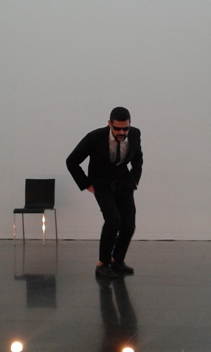 mirandoelarte's tweet photo. @MACBA_Barcelona Esto también es arte. Hoy #Macba #Barcelona danza #Errequeerre coreografía #Hoogerman Bravo!!! http://t.co/tstq4Wubis