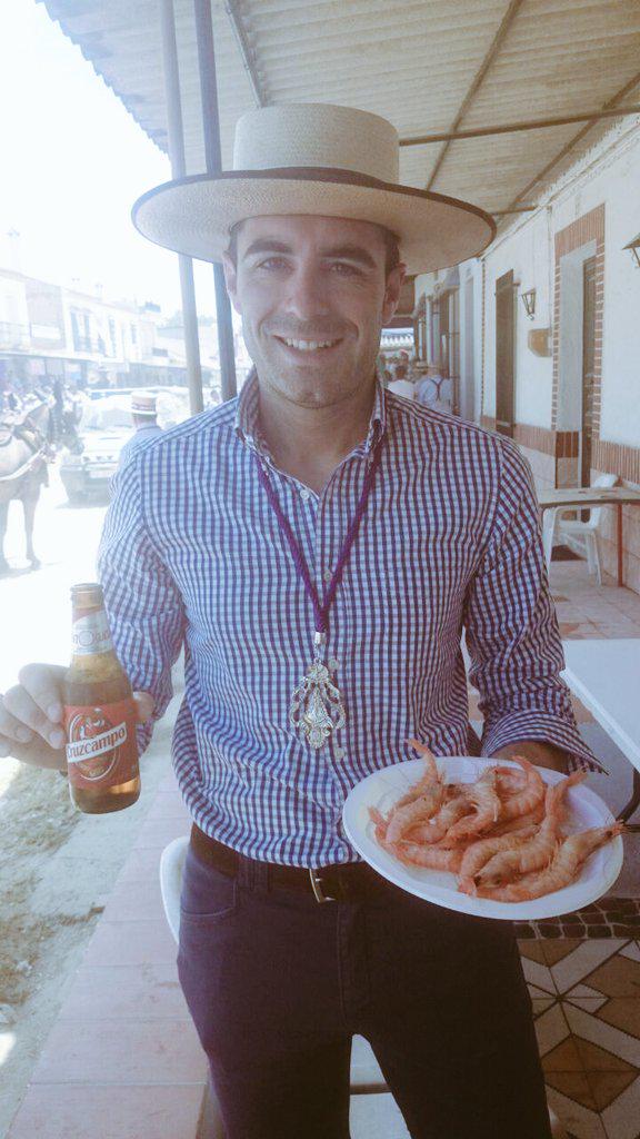 JMRASCONL's tweet photo. Un ratito de Rocio parece que para el tiempo #Rocio2015 http://t.co/qkWtSJ8sKC