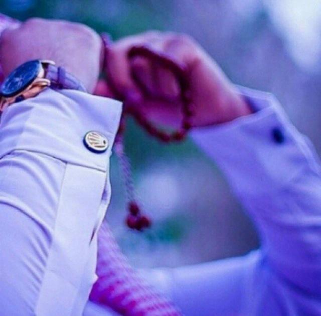 كنت احاكي صورته واشكي غيابه
وانثر دموعي واقول اني، نسيت

مير مانسيت الا حياتي في ذهابه
وان بغيت انساه صديت وبكيت