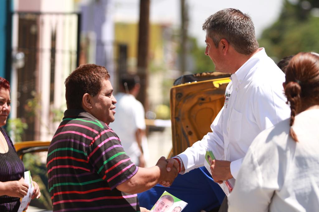 alunacanales's tweet photo. El centro de #Saltillo sabe que #LaEstamosArmando @Inocencio_AW http://t.co/1Qva5j0OzJ