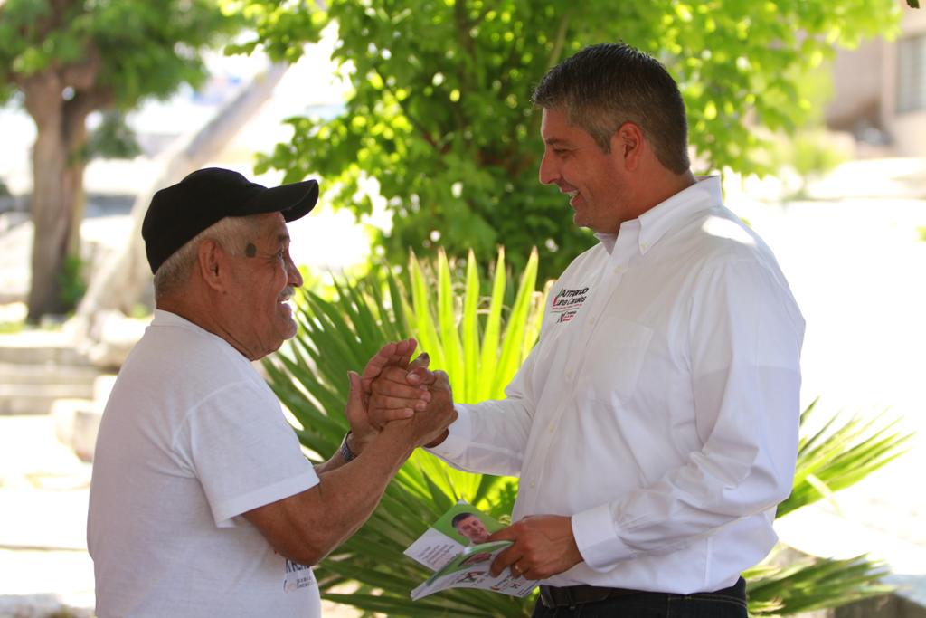 alunacanales's tweet photo. El centro de #Saltillo sabe que #LaEstamosArmando @Inocencio_AW http://t.co/1Qva5j0OzJ