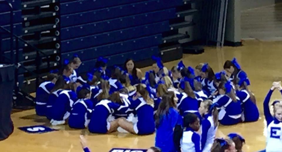 DeanaFreeman04's tweet photo. Cheer together, win together, laugh together- most importantly - pray together #chelseaspirit http://t.co/pjNu5HCVjD