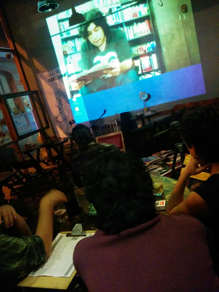 lamosquitacafe's tweet photo. #NadieLee Lectura de Daniel Rojas Pachas hecha online para compartir en #Cochabamba #YerbaMalaCartonera http://t.co/bJTOcoGcSz