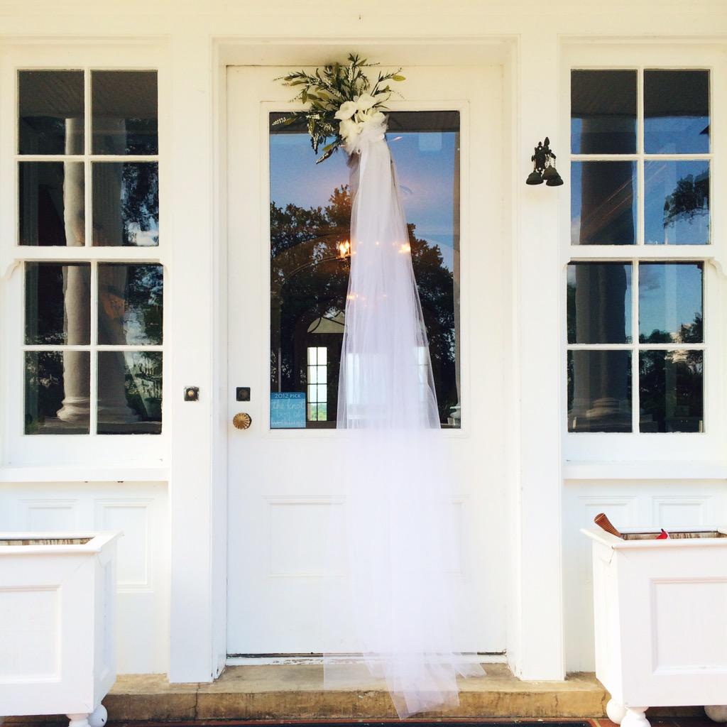 RaspberryPlain's tweet photo. loving that today's bride displayed her mother's wedding veil on the front door 👰🏻. congrats, e+s! #raspberryplain http://t.co/oHa4lGvSix