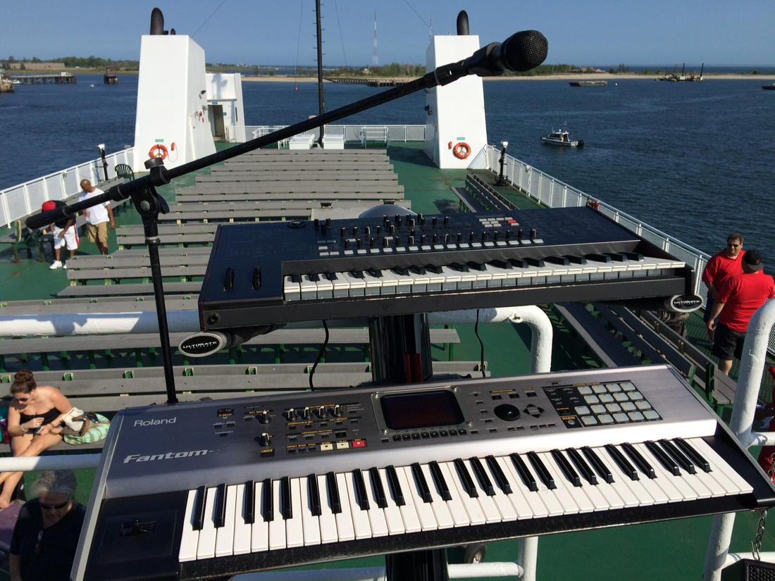 thomii1964's tweet photo. The Funk Band is on the water today...#funk #ms2000b #playinmusicismylife http://t.co/L95ZOXK2ep