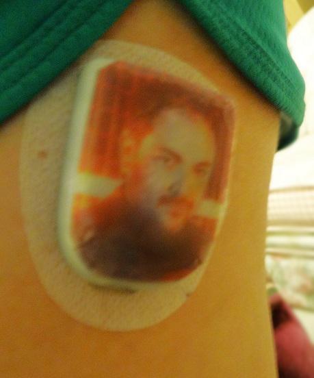  Happy Birthday, Mark! :) Guess who\s featured in my first attempt at decorating my pump?xoxo  