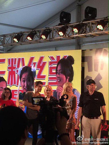 WesleySourceFR_'s tweet photo. #PHOTOS de @paulwesley a là convention #WizardWorldFansTangComicCon à Guangzhou (Chine) aujourd'hui  [30/05/15] http://t.co/8D236luzvi