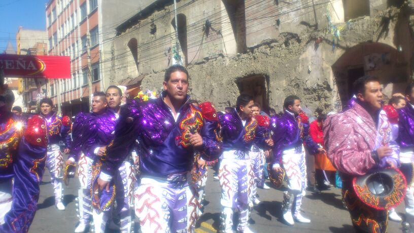 Sansimoncbba's tweet photo. Presentes en Gran Poder. San Simon Cochabamba http://t.co/zYi7e2ArHx