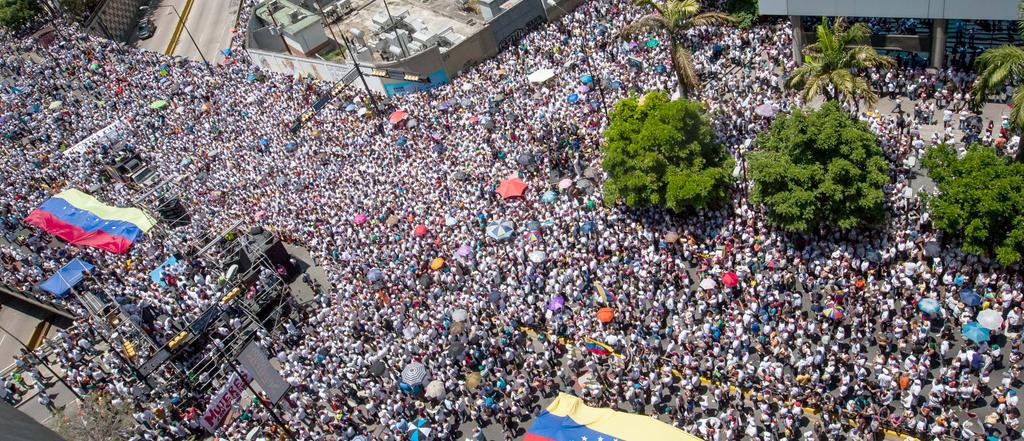 VoluntadPopular's tweet photo. Así #VenezuelaUnidaPorElCambio respondió al llamado de @leopoldolopez y @Daniel_Ceballos  http://t.co/870APYe1Ju http://t.co/L9K1UfbG2P