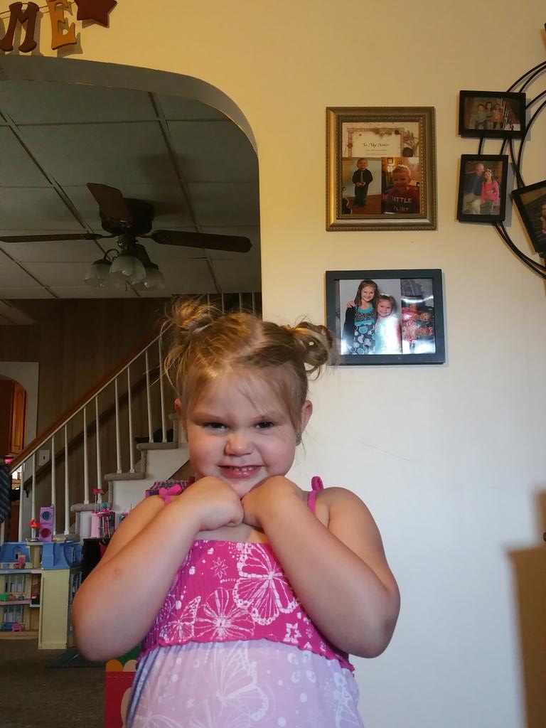 DaveHanniJr's tweet photo. @RondaRousey  so my daughter came to me and said I want my hair like "the fighter girl " . #lovemykids http://t.co/BbQsa55Rvy