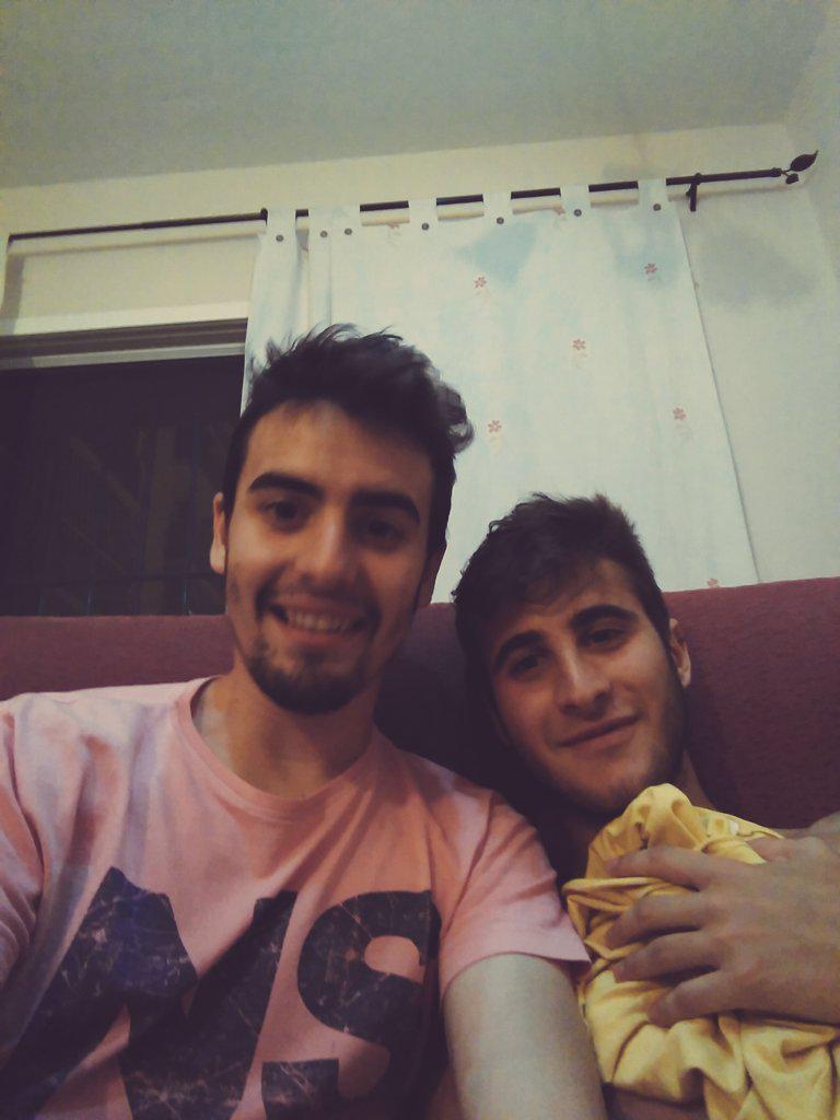 Abraham_L69L's tweet photo. @AnaRosaGarciaOl somos dos chicos de Granada muy interesados en ti! Queremos conocerte y lo que surja! Call me maybe http://t.co/zzIeY9sO8U