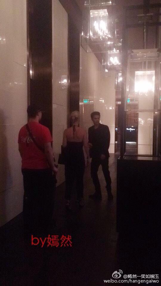 WesleySourceFR_'s tweet photo. #PHOTOS de @paulwesley et @claireholt dans leur hôtel à Guangzhou (Chine) aujourd'hui [30/05/15] http://t.co/lqYvTXSrZn