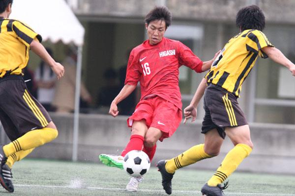 赤い彗星 東福岡高校サッカー 写真館 平成27年度福岡県高校サッカー大会 準決勝 東福岡 東海大五 全九州大会出場決定 全国総体出場まであと１勝 期待の長身df 中山天彦選手等も交代で出場した 続きの画像は Http T Co Ay7odqvklc Http T