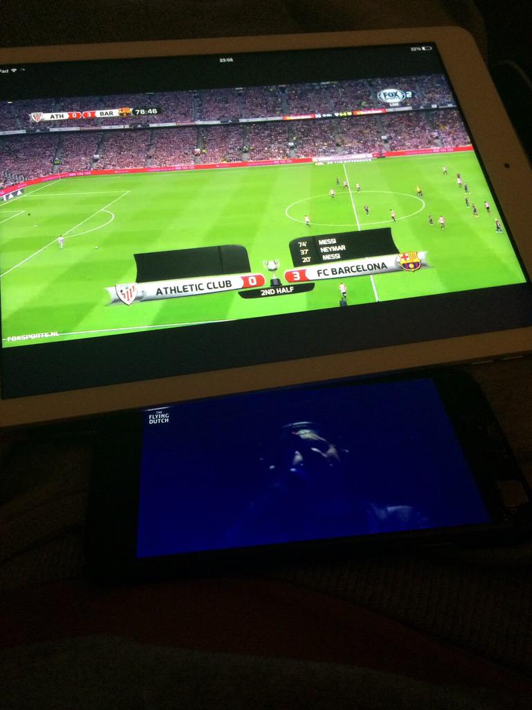 MarkDeWaard's tweet photo. Genieten #Messi #athbar en #Hardwell #TFDLIVE #Bazen http://t.co/w6QDslTtOl