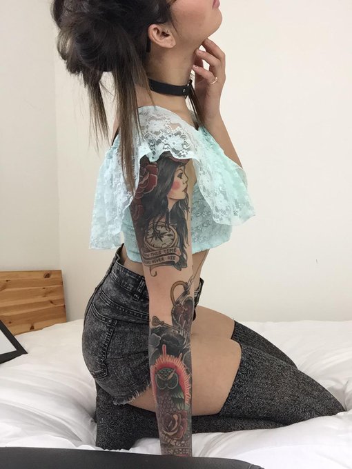 Making my come back in just 5 minutes! Hope to see you there :) http://t.co/xfSfBkJgSo