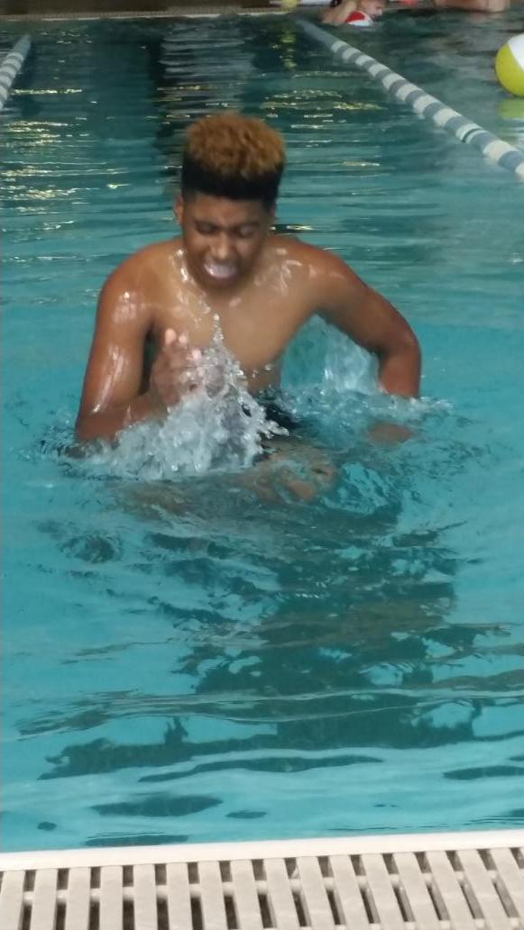 cthompson_sr's tweet photo. @pr1nce_char1es getting some aquatic work in. #ContinuousGrind http://t.co/0Qo5XJvSIL