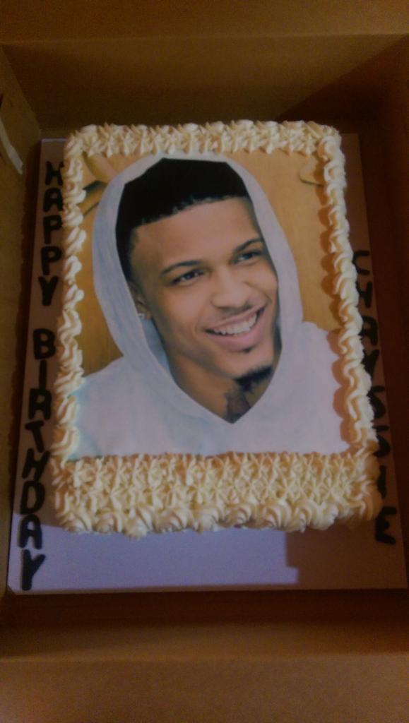 MsChryssieE's tweet image. Even though it was 2 days ago....I got my Birthday cake today😍😍😍 @AugustAlsina what you think?😊