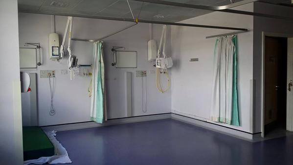 YorkDefendNHS's tweet photo. RT @Trev_Forrester Trolley queues at Royal Stoke while Stafford's A&amp;E is closed 20 miles away and wards stripped http://t.co/wPEe4I85uD #NHS