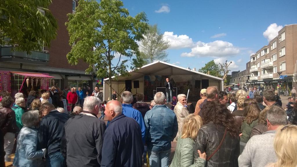 Een drukke dag vandaag voor @monicalemmens &amp; <a href="/AlwinvdBlom/">Alwin van der Blom</a>: vanmiddag waren ze ook bij de heropening van <a href="/oostermeent/">oostermeent</a>!