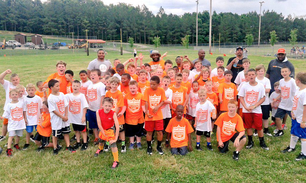 jabaridavis_VFL's tweet photo. Great Camp 2day In Nashville I Really Appreciate The Support My Largest Camp Ever Over 80 Kids!!  #TennTraincamp http://t.co/CZ8OOhtWDd