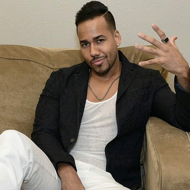 RomeoSantosMEX's tweet photo. Hoy toca #SanAntonio #TourFormulaVol2 😍😘💜 http://t.co/N0Ee2ef7Uw