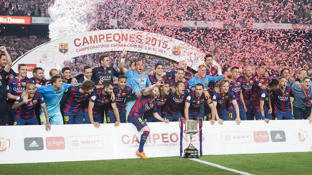 FCBarcelona_es's tweet photo. ¡El doblete del Barça ya es una realidad! ¡Campeones de Liga y Copa! #CampionsFCB #CopaFCB #FCBlive http://t.co/jVibLJ9b5T