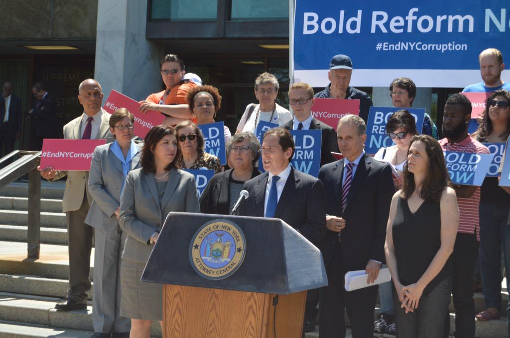 toddkaminsky's tweet photo. Stood w/ @AGSchneiderman as part of a push to reform #ethicslaws Increasing the confidence in govt must be a priority http://t.co/bw7ZggxCHE