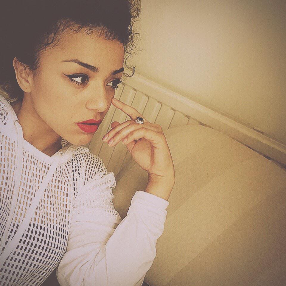 Heading to Leicester with the gurrllsssss 😊🚍