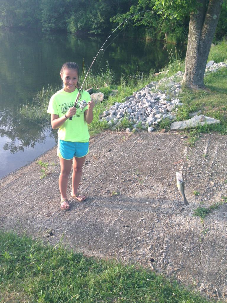 banannie139's tweet photo. #countrygirl #country #fashin #allidoisfish #fishinlife #countrylife #wild http://t.co/moD5pueFlx