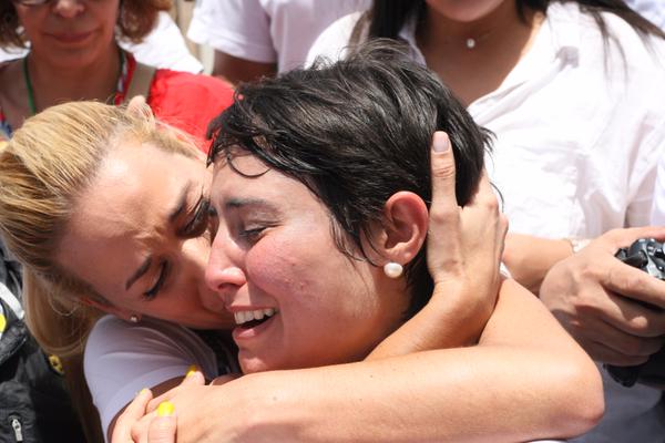 nakamartinez's tweet photo. Esta imagen representa la máxima expresión de #Solidaridad http://t.co/UTZ1MokCgh