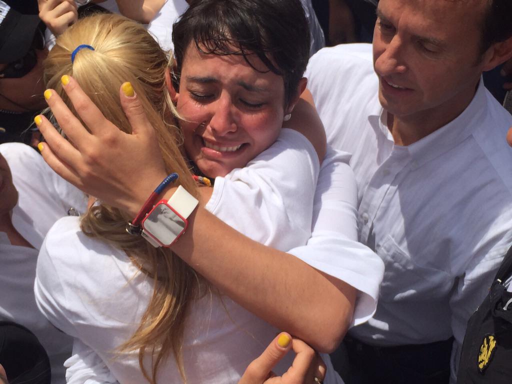 ElNuevoPais2026's tweet photo. Patricia de #Ceballos: "Solo en dictadura se tiene a un alcalde preso". #Política #PresosPolíticos #ENP http://t.co/MczyNOz0A6