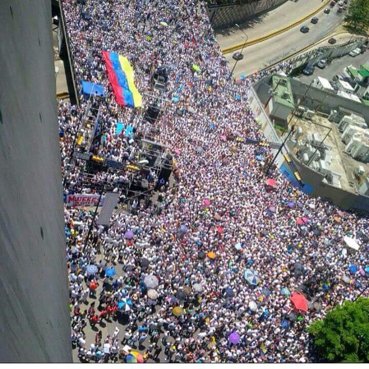 perpetuok's tweet photo. La Unilateralidad de esta Manifestacion (como la calificaron algunos) es la Contundente Voluntad de Cambio dVzla! http://t.co/TyAjHq0XqS
