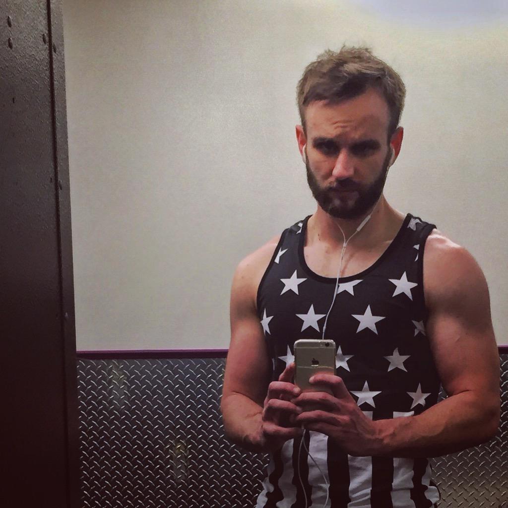 SirMikeFergus's tweet photo. That's a sweet #playoffbeard, fam. #StarsAndStripes #SweatingOnASaturday http://t.co/IkTWpLHIrP