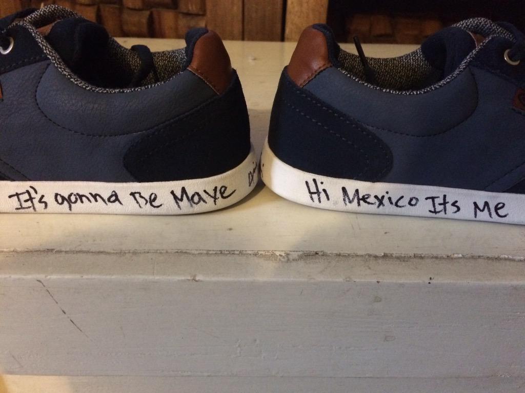TsukrA_13's tweet photo. Gracias a @jimmyjcarlin  @C1RCAMEXICO por mis tenis! Están rompemadres!! :D http://t.co/R7KZNgyRsZ