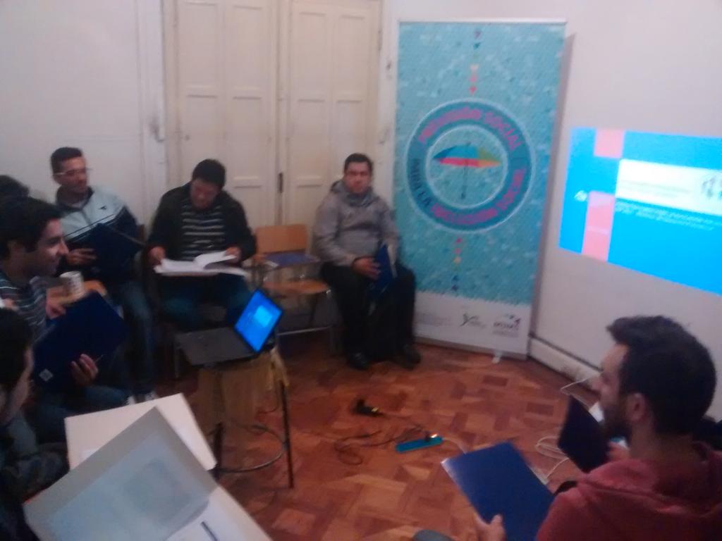 MUMS_Chile's tweet photo. Nuestro charla de información previsicional #FEP2014 @previsionsocial http://t.co/628o82vAkp