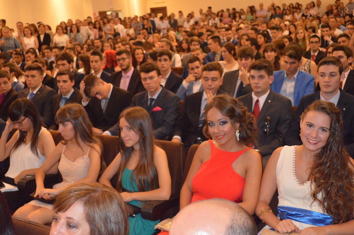 IES_S_Rueda's tweet photo. Acto académico de graduación de Comercio y Bachillerato 2015 http://t.co/KYrD1BJ9pt
