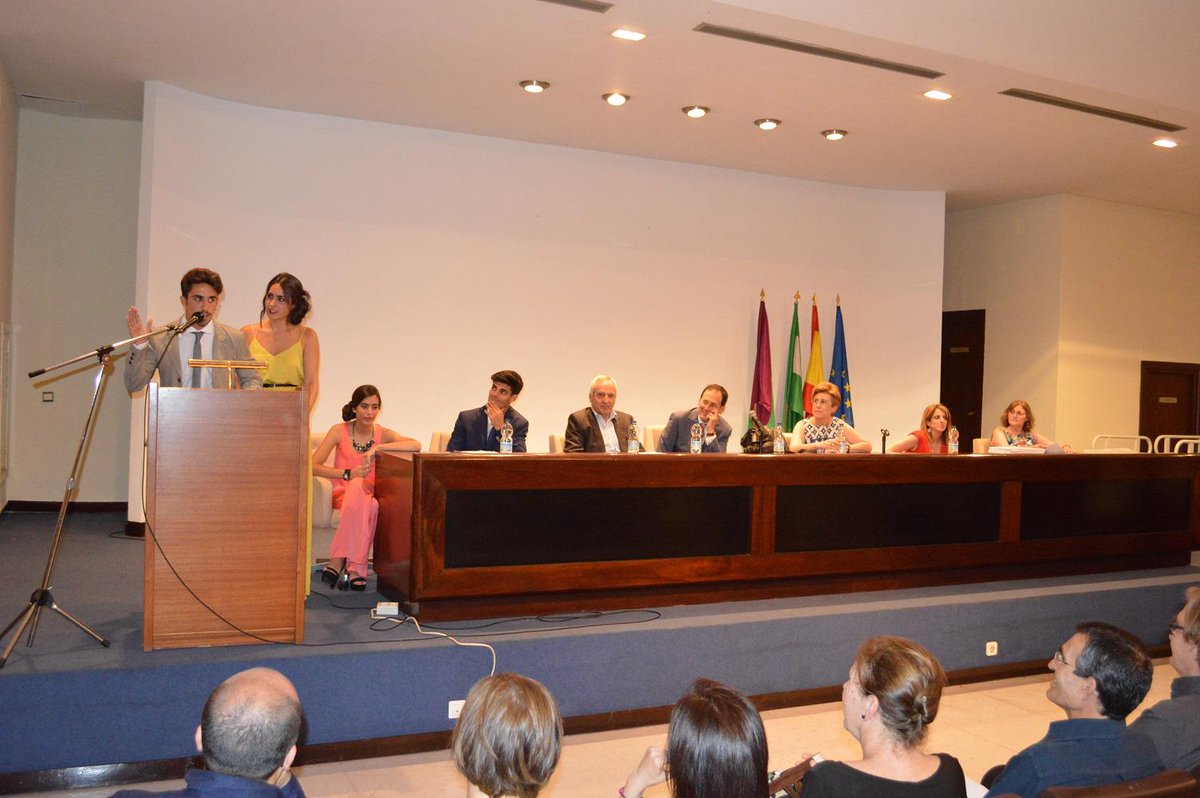 IES_S_Rueda's tweet photo. Acto académico de graduación de Comercio y Bachillerato 2015 http://t.co/KYrD1BJ9pt